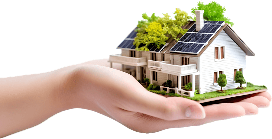 Mão segurando a maquete de uma casa com painéis solares no telhado